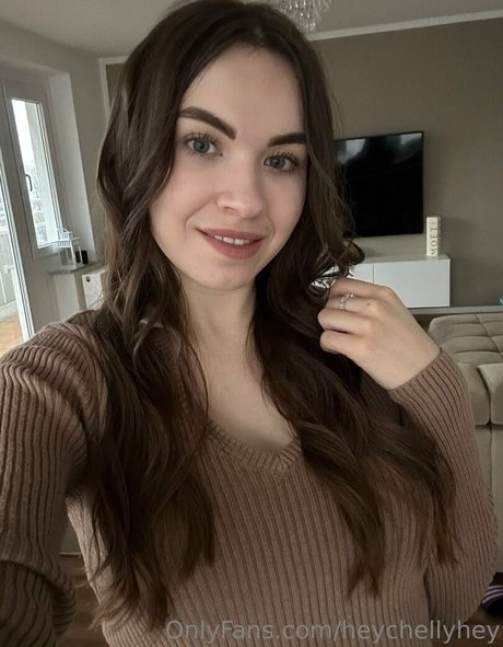 heychellyhey pretty actress image