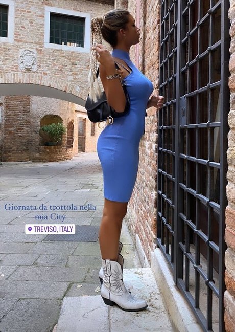 Alice De Bortoli nude star images