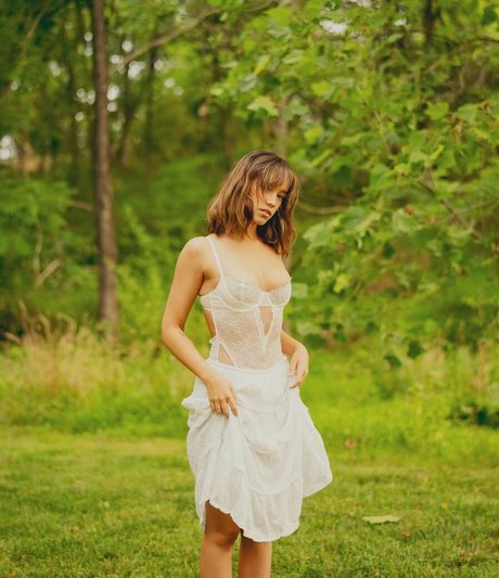 wellbeingwithabigail pornographic model picture