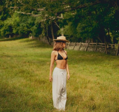 wellbeingwithabigail star naked pics