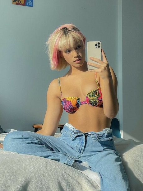 wellbeingwithabigail exclusive star photo