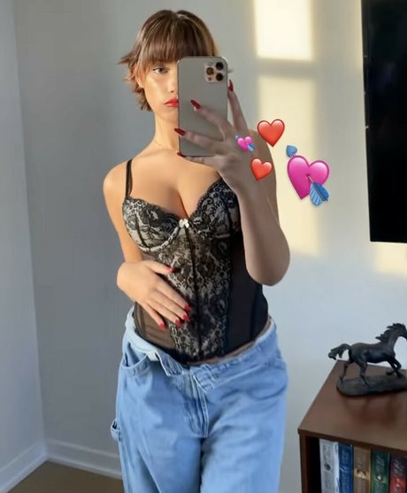 wellbeingwithabigail pretty actress photo