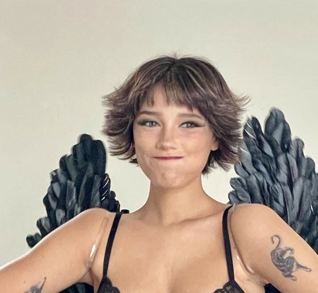 wellbeingwithabigail star nudes images