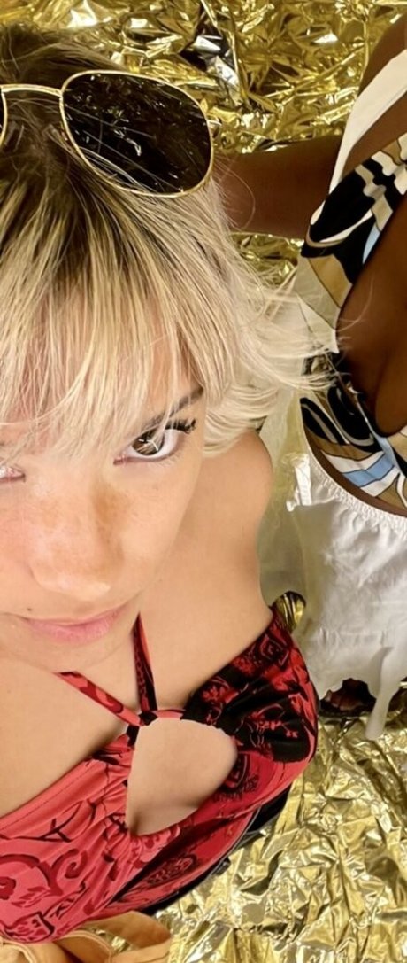 wellbeingwithabigail sexy star archive