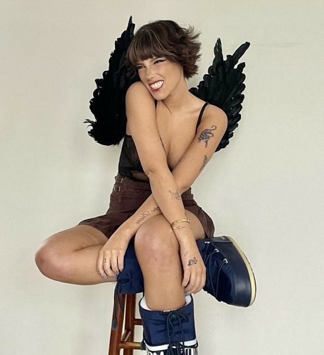 wellbeingwithabigail xxx model pic