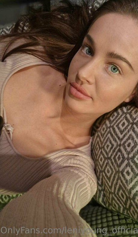 leniyoung official exclusive star picture