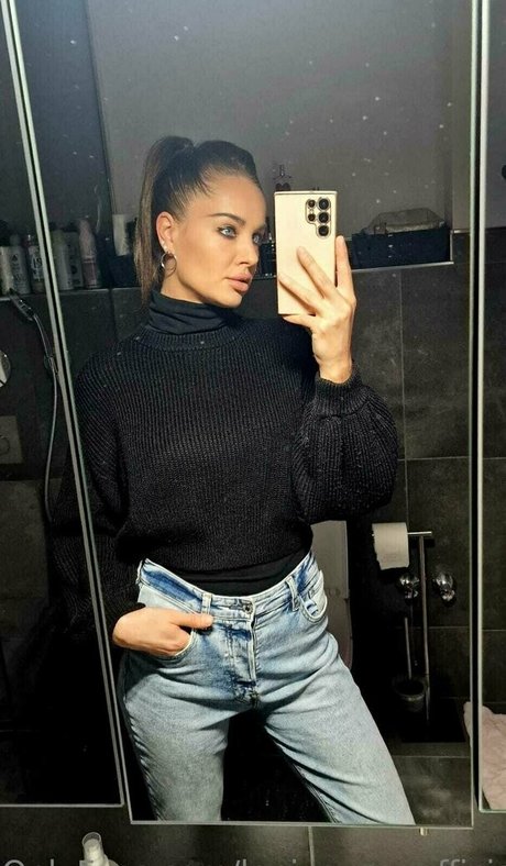 leniyoung official model porn pictures