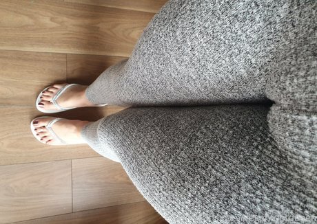 veganfootqueen model beautiful img