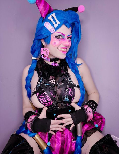 Maxalah model hot photos