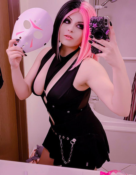 Maxalah model nudes images