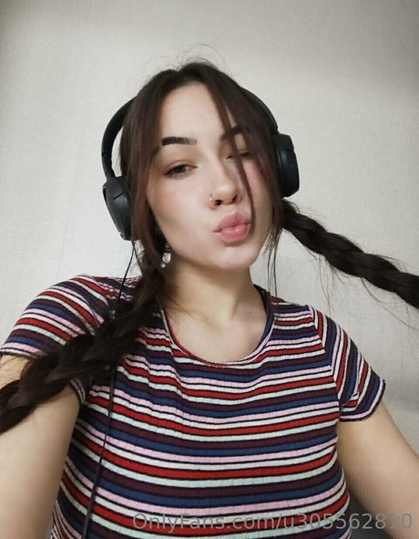 baby untouchable model top picture