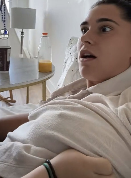 Laura Petard model art pic