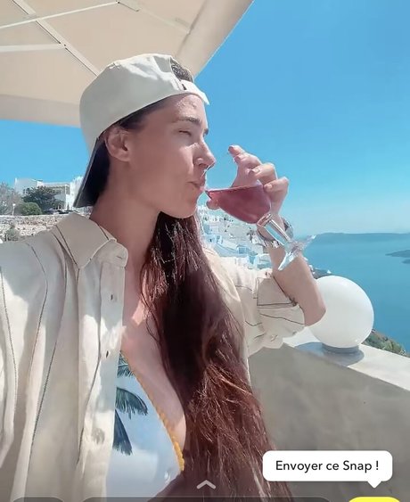 Laura Petard sexy star images