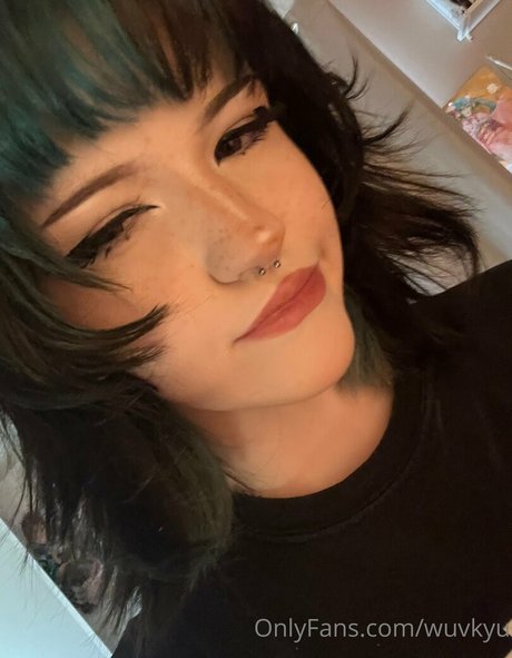 wuvkyu model naked images