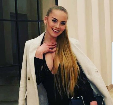 Oksana Neveselaya hd actress pictures