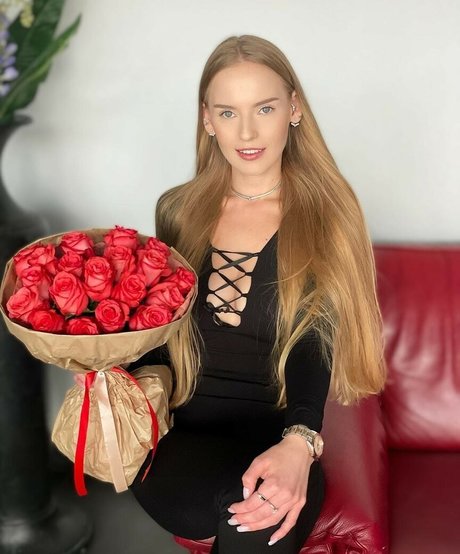 Oksana Neveselaya beautiful star picture