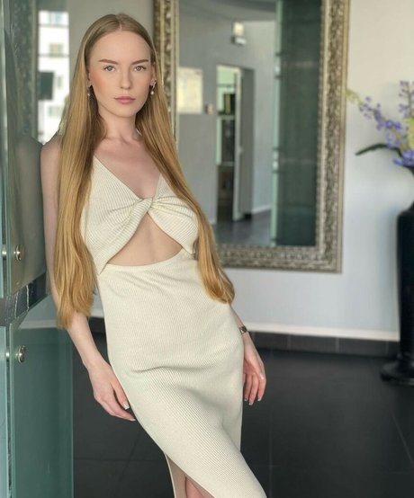 Oksana Neveselaya erotic model archive