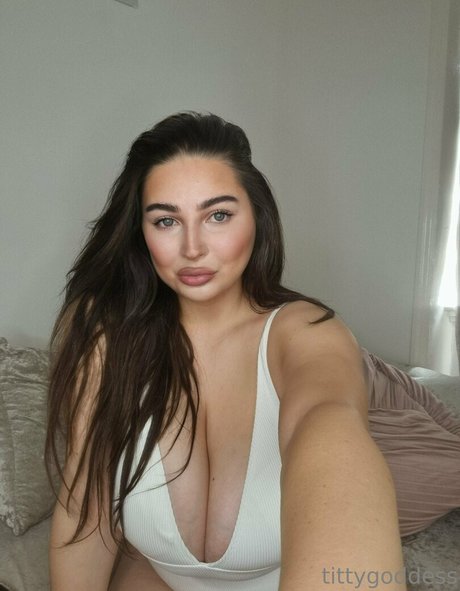 freetittygoddess naked actress archive