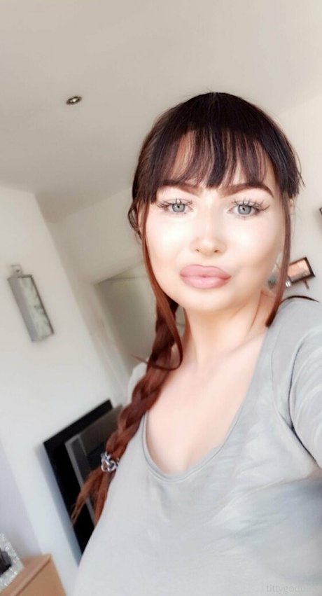 female popular onlyfans exclusive galleries