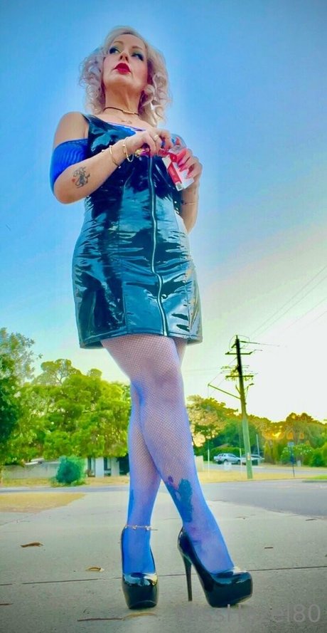 miss hazel80 naked model image