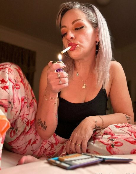 miss hazel80 high quality model pic