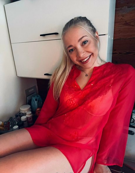 alora free sexy actress photo