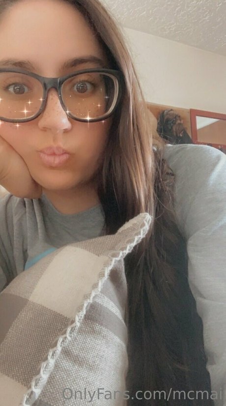 mcmai beautiful model image