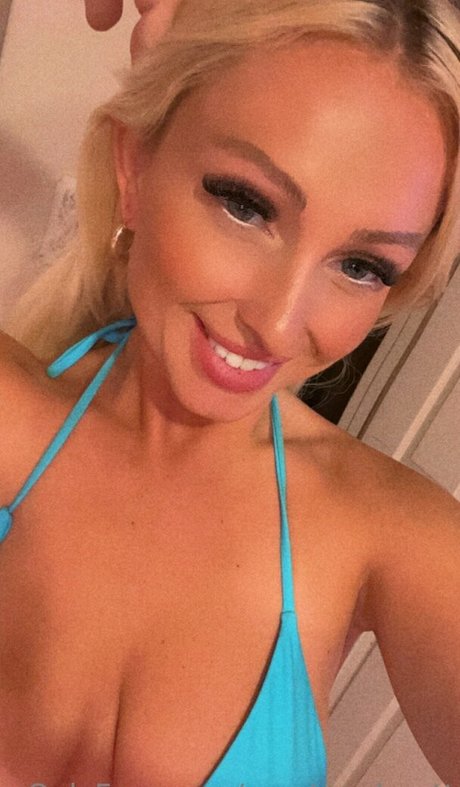 courtneyhuntt model nude images