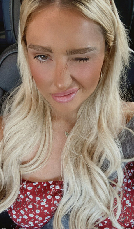 courtneyhuntt model adult images