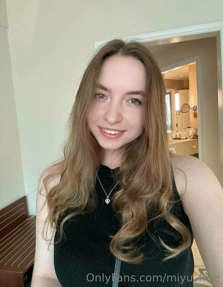 miyu free model hot photos