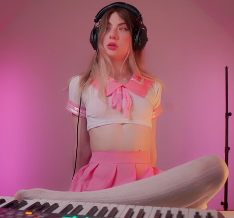 ASMR Onuri adult star pic