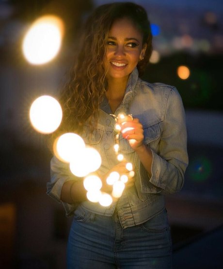 Vanessa Morgan model high quality img