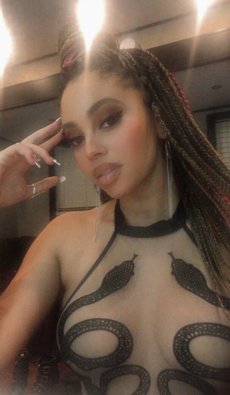 Vanessa Morgan star top img