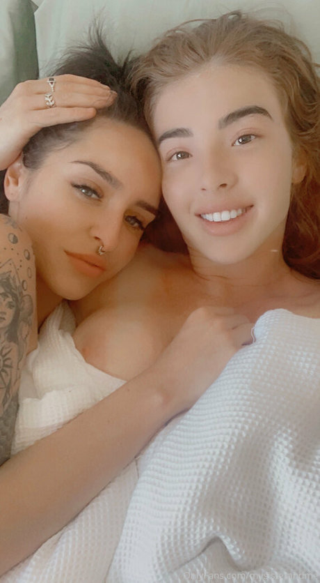 yourlesbianfantasyy sex model gallery