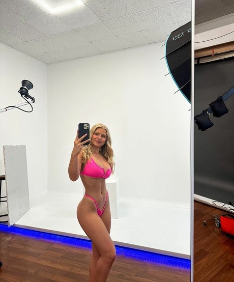 Chloee Tinnin sexy star galleries