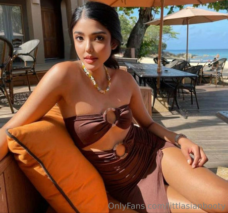 petite19japan naked pornstar image