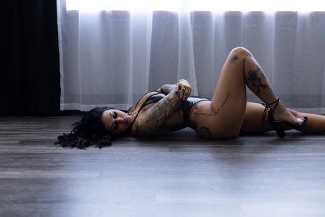 Clove_ nudes star picture