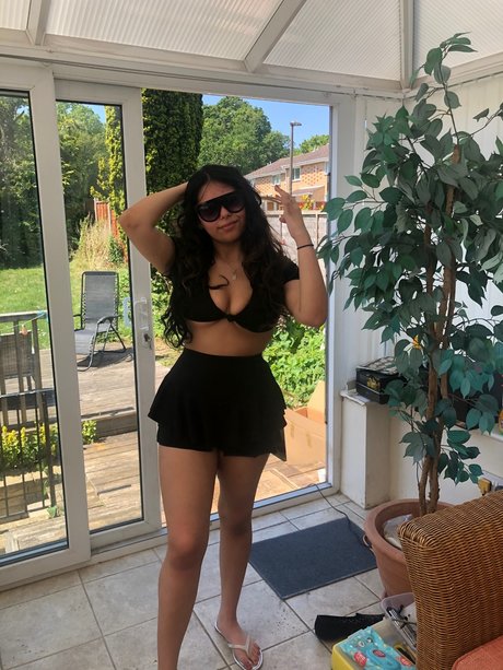 Amara Taz naked model pictures