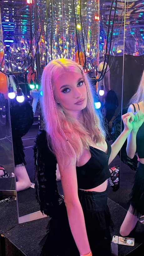 AlexysRosy star pornographic photo