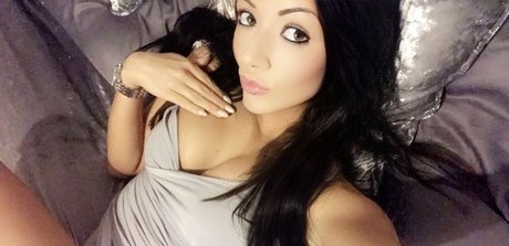 Alluring Alysha erotic pornstar image