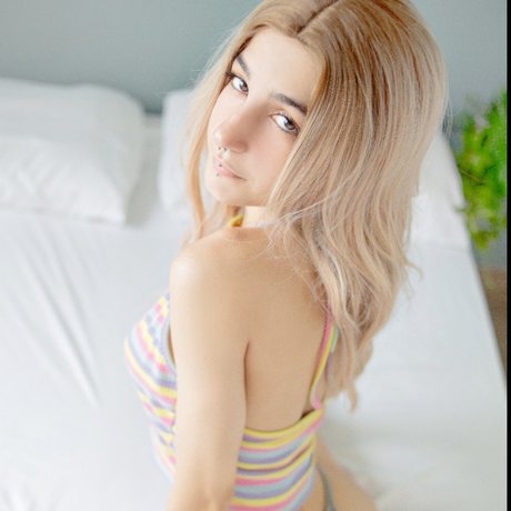 Aeon Nebula SG sexy pornstar photos