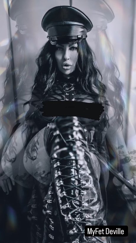 Tyra Deville beautiful star photos