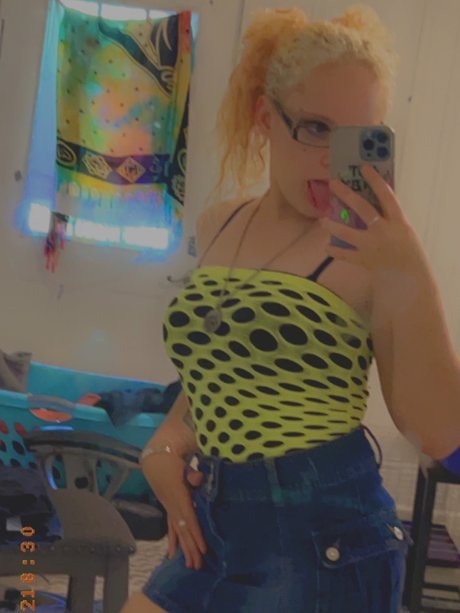 SPUNOUTBIH pornstar naked picture