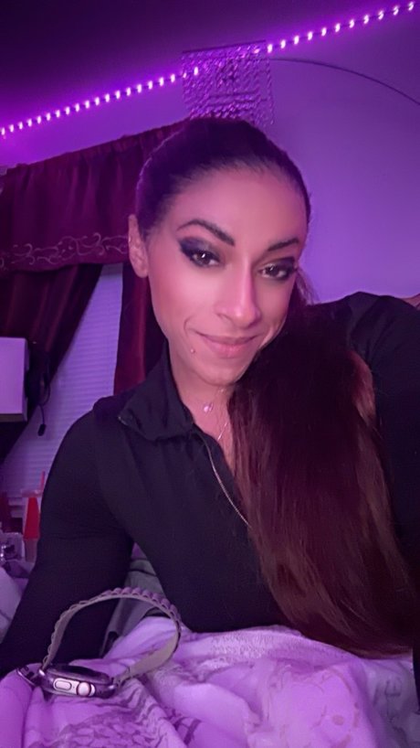 Angela L C hot star img