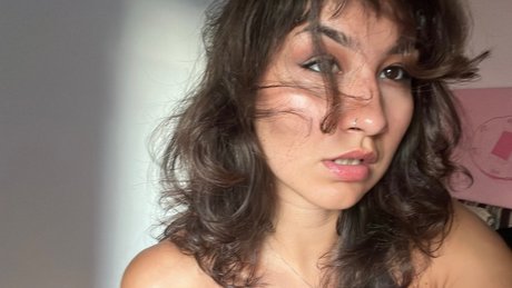 Aavin Ywonne high quality actress pic