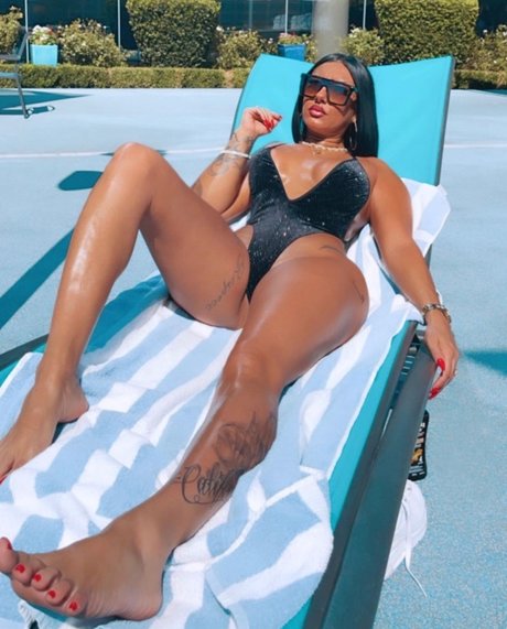 licking pussy onlyfans free porn image