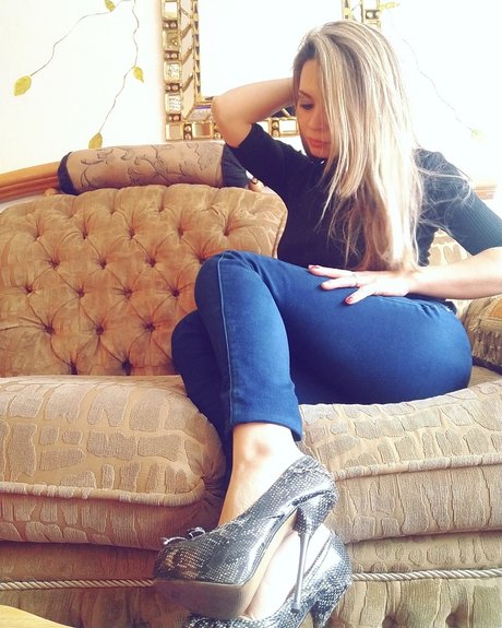 Adhara Diaz hd model pics