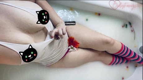 OnlyFangs model free picture