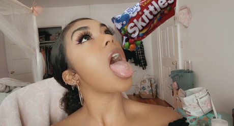 Bby Bubbles model pornographic picture