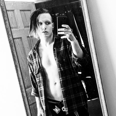 Faceless art star archive